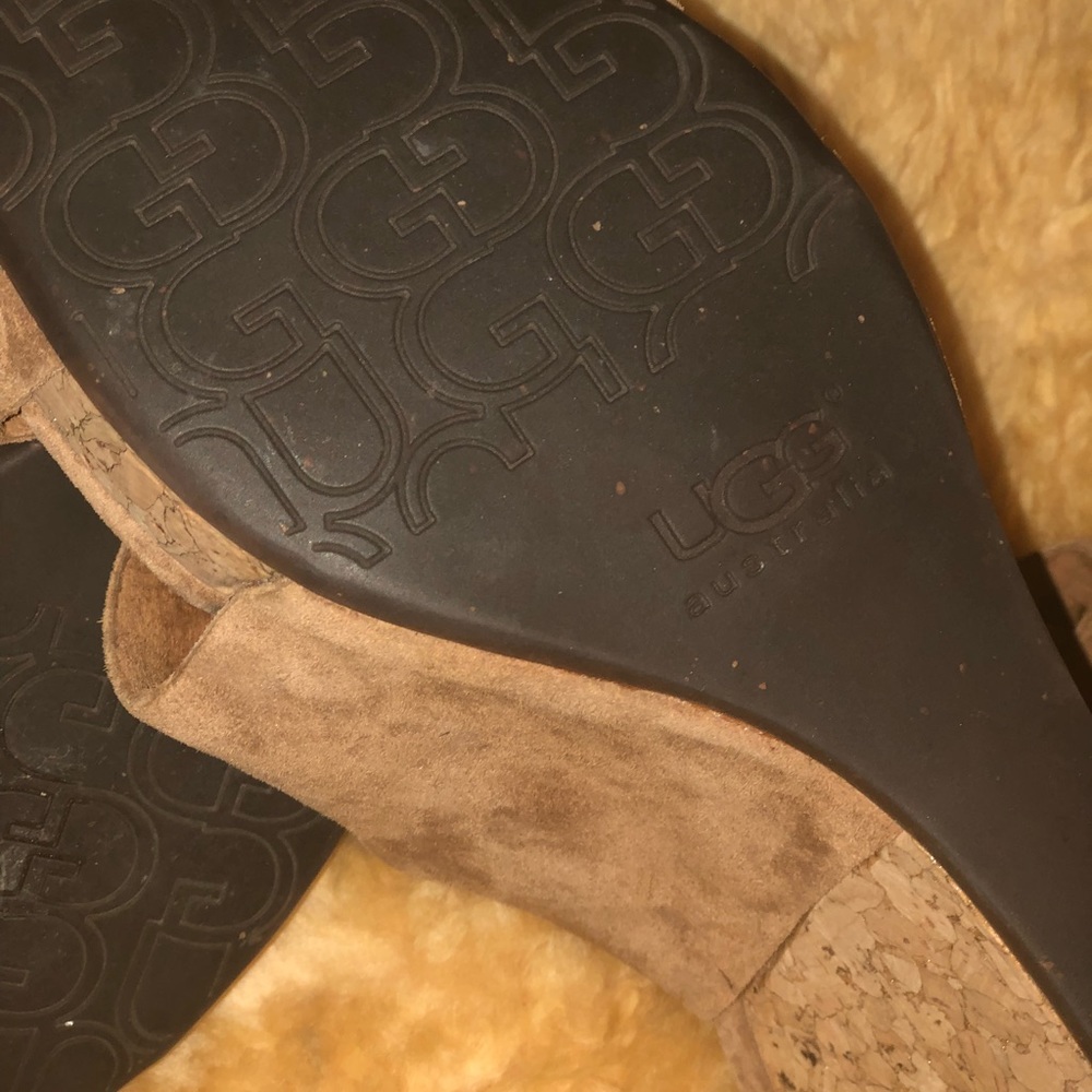 Gorgeous‎ pair of UGG-Hazel wedges - Picture 4 of 7